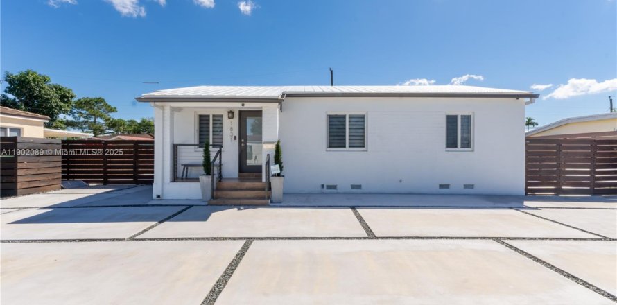 Casa en Miami, Florida 3 dormitorios, 121.33 m2 № 1953594