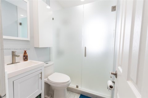 Casa en venta en Miami, Florida, 3 dormitorios, 121.33 m2 № 1953594 - foto 19