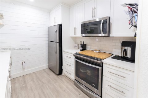Casa en venta en Miami, Florida, 3 dormitorios, 121.33 m2 № 1953594 - foto 15