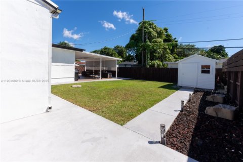 Casa en venta en Miami, Florida, 3 dormitorios, 121.33 m2 № 1953594 - foto 29