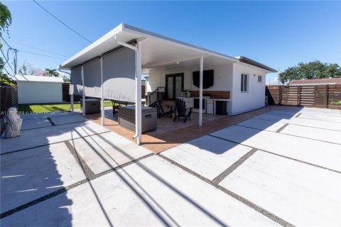 Casa en venta en Miami, Florida, 3 dormitorios, 121.33 m2 № 1953594 - foto 25