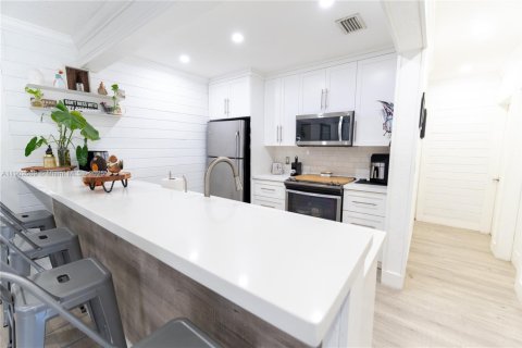 Casa en venta en Miami, Florida, 3 dormitorios, 121.33 m2 № 1953594 - foto 13