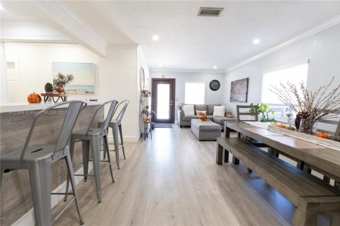 Casa en venta en Miami, Florida, 3 dormitorios, 121.33 m2 № 1953594 - foto 11