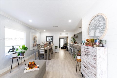 Casa en venta en Miami, Florida, 3 dormitorios, 121.33 m2 № 1953594 - foto 6