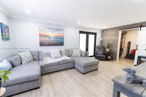 Casa en venta en Miami, Florida, 3 dormitorios, 121.33 m2 № 1953594 - foto 23