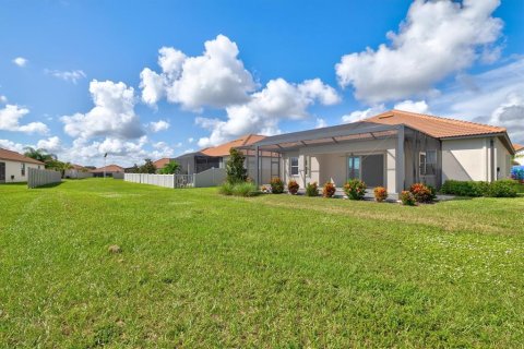 House in Wimauma, Florida 3 bedrooms, 246.28 sq.m. № 2427368 - photo 30