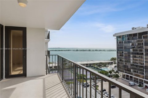 Condo in Miami, Florida, 2 bedrooms  № 1888819 - photo 3