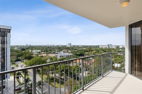 Condo in Miami, Florida, 2 bedrooms  № 1888819 - photo 18