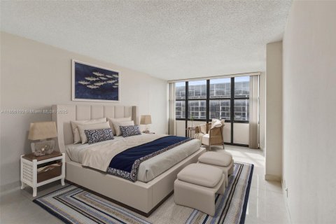 Condo in Miami, Florida, 2 bedrooms  № 1888819 - photo 9