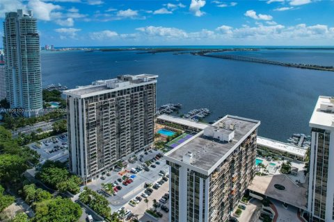 Condo in Miami, Florida, 2 bedrooms  № 1888819 - photo 26