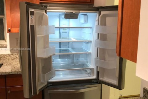 Купить кондоминиум в Майами, Флорида 2 спальни, 72м2, № 1996908 - фото 3