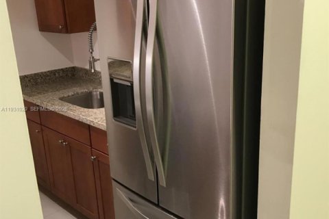 Купить кондоминиум в Майами, Флорида 2 спальни, 72м2, № 1996908 - фото 21