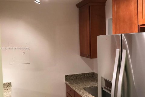 Купить кондоминиум в Майами, Флорида 2 спальни, 72м2, № 1996908 - фото 17