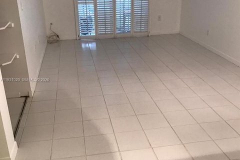 Купить кондоминиум в Майами, Флорида 2 спальни, 72м2, № 1996908 - фото 24