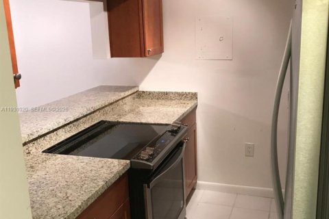 Купить кондоминиум в Майами, Флорида 2 спальни, 72м2, № 1996908 - фото 19