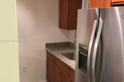 Купить кондоминиум в Майами, Флорида 2 спальни, 72м2, № 1996908 - фото 20