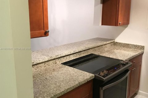 Купить кондоминиум в Майами, Флорида 2 спальни, 72м2, № 1996908 - фото 18