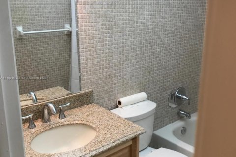 Купить кондоминиум в Майами, Флорида 2 спальни, 72м2, № 1996908 - фото 4