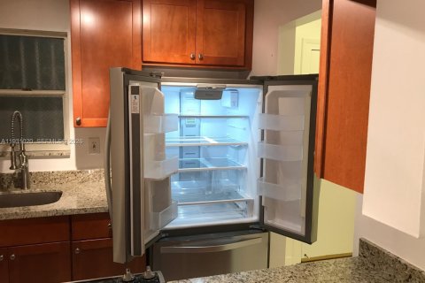 Купить кондоминиум в Майами, Флорида 2 спальни, 72м2, № 1996908 - фото 2