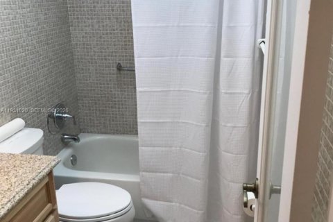 Купить кондоминиум в Майами, Флорида 2 спальни, 72м2, № 1996908 - фото 10