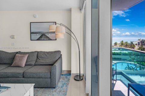 Condominio en alquiler en Hollywood, Florida, 2 dormitorios, 109.44 m2 № 1942906 - foto 2