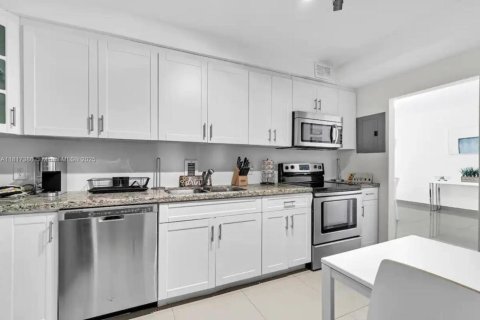 Condominio en alquiler en Hollywood, Florida, 2 dormitorios, 109.44 m2 № 1942906 - foto 5