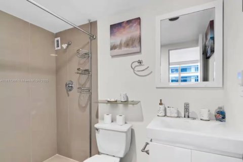 Condominio en alquiler en Hollywood, Florida, 2 dormitorios, 109.44 m2 № 1942906 - foto 9