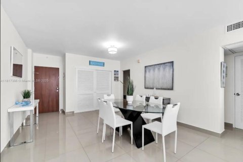 Condominio en alquiler en Hollywood, Florida, 2 dormitorios, 109.44 m2 № 1942906 - foto 6