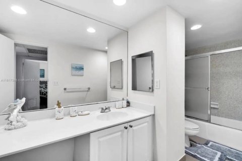Condominio en alquiler en Hollywood, Florida, 2 dormitorios, 109.44 m2 № 1942906 - foto 8