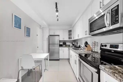 Condominio en alquiler en Hollywood, Florida, 2 dormitorios, 109.44 m2 № 1942906 - foto 4