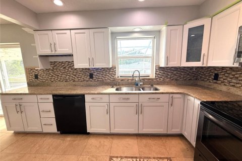 Casa en venta en Spring Hill, Florida, 3 dormitorios, 145.3 m2 № 2381291 - foto 16