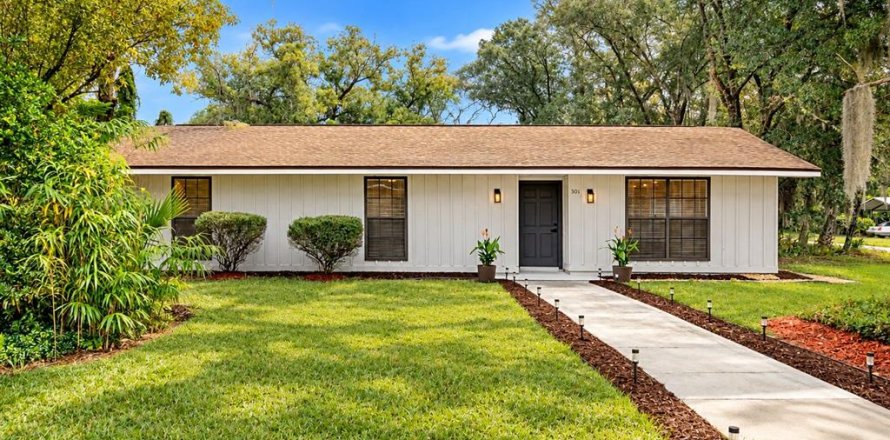 Villa ou maison à DeLand, Floride 4 chambres, 155.7 m2 № 2406859