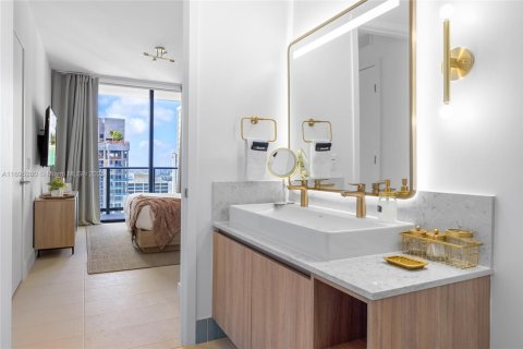 Condo in Miami, Florida, 1 bedroom  № 2012887 - photo 21