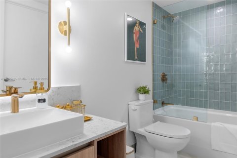 Condo in Miami, Florida, 1 bedroom  № 2012887 - photo 18