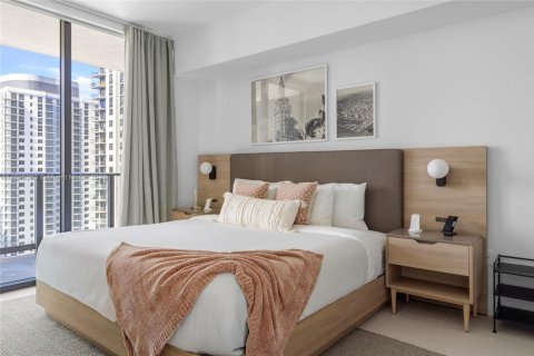 Condo in Miami, Florida, 1 bedroom  № 2012887 - photo 13