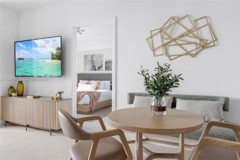 Condo in Miami, Florida, 1 bedroom  № 2012887 - photo 8