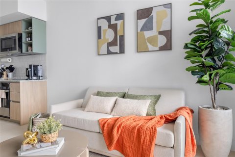 Condo in Miami, Florida, 1 bedroom  № 2012887 - photo 4