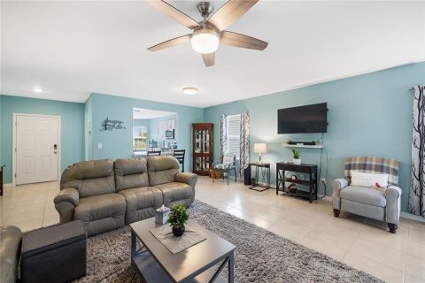 House in Punta Gorda, Florida 3 bedrooms, 162.02 sq.m. № 1587397 - photo 8