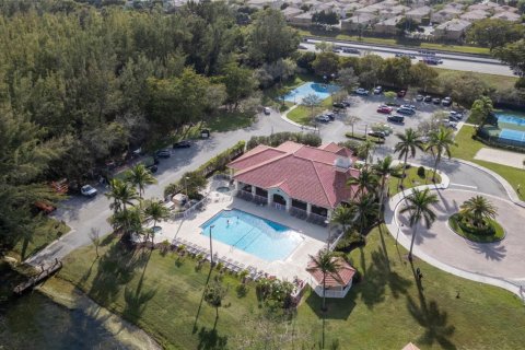 Townhouse in Deerfield Beach, Florida 2 bedrooms, 119.47 sq.m. № 1049997 - photo 1