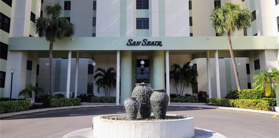 Condo in Saint Pete Beach, Florida, 2 bedrooms № 2287337