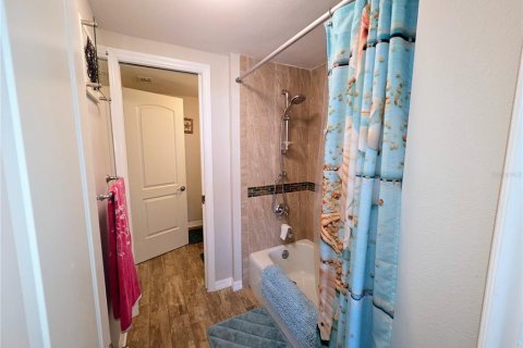 Condo in Saint Pete Beach, Florida, 2 bedrooms № 2287337 - photo 26