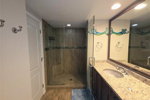 Condo in Saint Pete Beach, Florida, 2 bedrooms № 2287337 - photo 19
