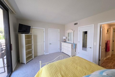 Condo in Saint Pete Beach, Florida, 2 bedrooms № 2287337 - photo 23