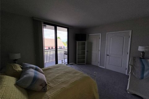 Condo in Saint Pete Beach, Florida, 2 bedrooms № 2287337 - photo 25