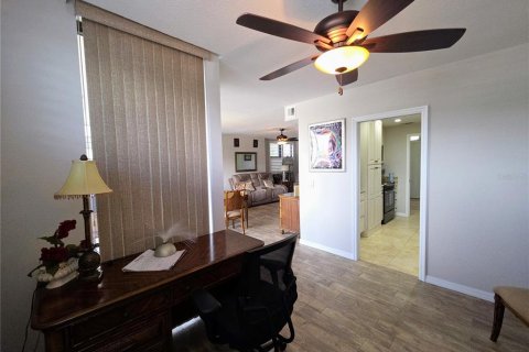 Condo in Saint Pete Beach, Florida, 2 bedrooms № 2287337 - photo 7