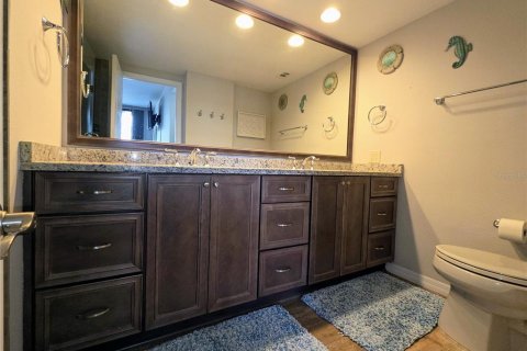 Condo in Saint Pete Beach, Florida, 2 bedrooms № 2287337 - photo 18