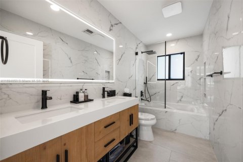 Снять в аренду виллу или дом в Майами, Флорида 3 спальни, 181.62м2, № 1956756 - фото 17