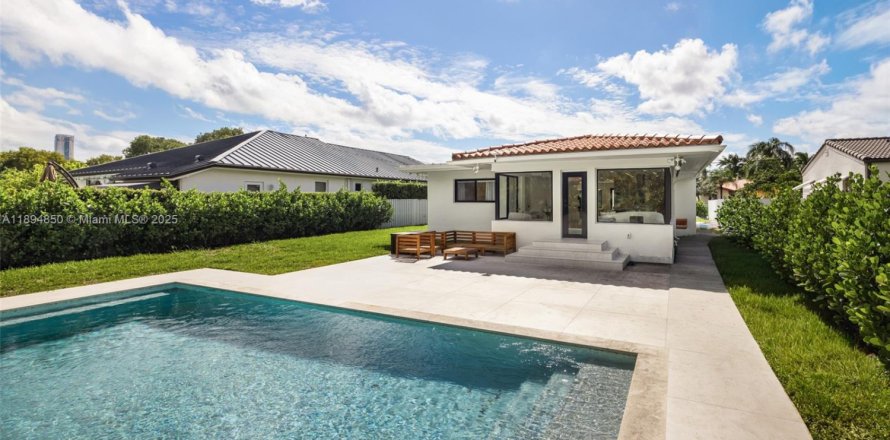 Дом в Майами, Флорида 3 спальни, 181.62м2 № 1956756