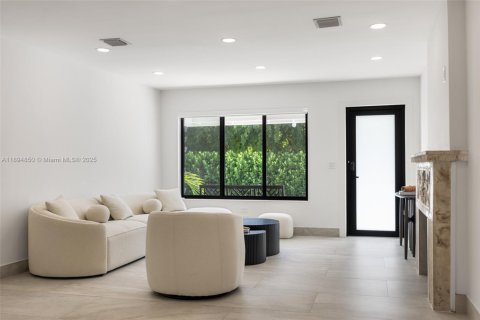 Снять в аренду виллу или дом в Майами, Флорида 3 спальни, 181.62м2, № 1956756 - фото 3