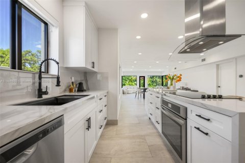 Снять в аренду виллу или дом в Майами, Флорида 3 спальни, 181.62м2, № 1956756 - фото 7